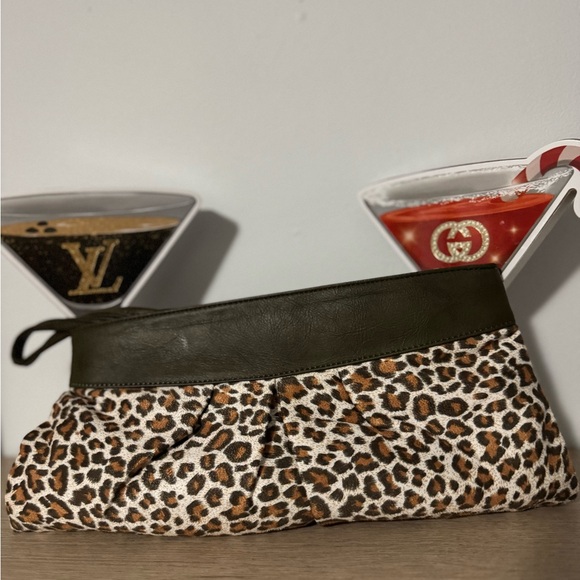 NWT  CLUTCH  BAG - Picture 3 of 5